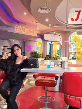 Alaina Lina photo 1, asian, average, black hair, 168 cm, 58 kg, Medium bust, Hong Kong
