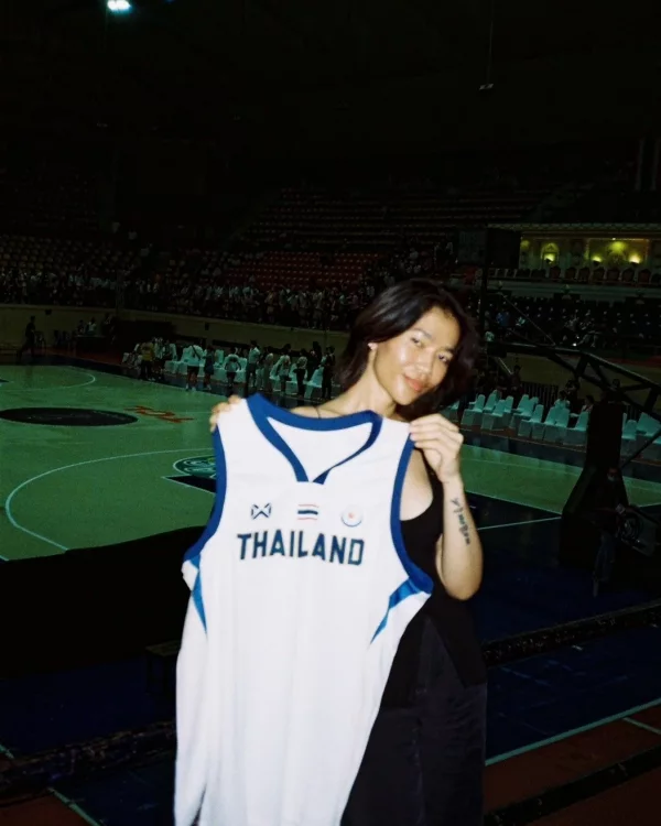 Alda Lina photo 1, mixed, average, black hair, 168 cm, 59 kg, Small bust, Hong Kong