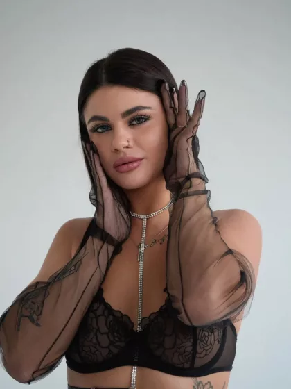 Winnifred Mira photo 1, european, athletic, black hair, 166 cm, 53 kg, Small bust, Hong Kong