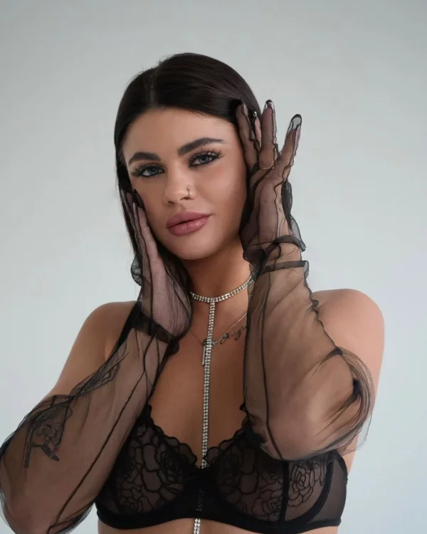 Winnifred Mira photo 1, european, athletic, black hair, 166 cm, 53 kg, Small bust, Hong Kong