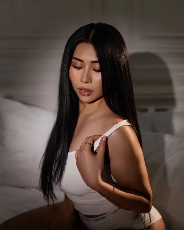 Elisha Mira photo 1, mixed, average, black hair, 170 cm, 61 kg, Medium bust, Hong Kong