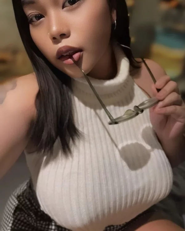 Etha Lina photo 1, mixed, busty, black hair, 166 cm, 55 kg, Large bust, Hong Kong