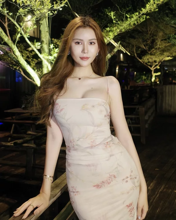 Joanie Lina photo 1, mixed, curvy, brunette, 178 cm, 70 kg, Large bust, Hong Kong