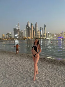 Layla Lina photo 1, european, average, brunette, 177 cm, 65 kg, Small bust, Hong Kong