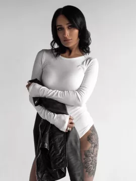 Nelda Lina photo 1, european, slim, black hair, 155 cm, 44 kg, Medium bust, Hong Kong
