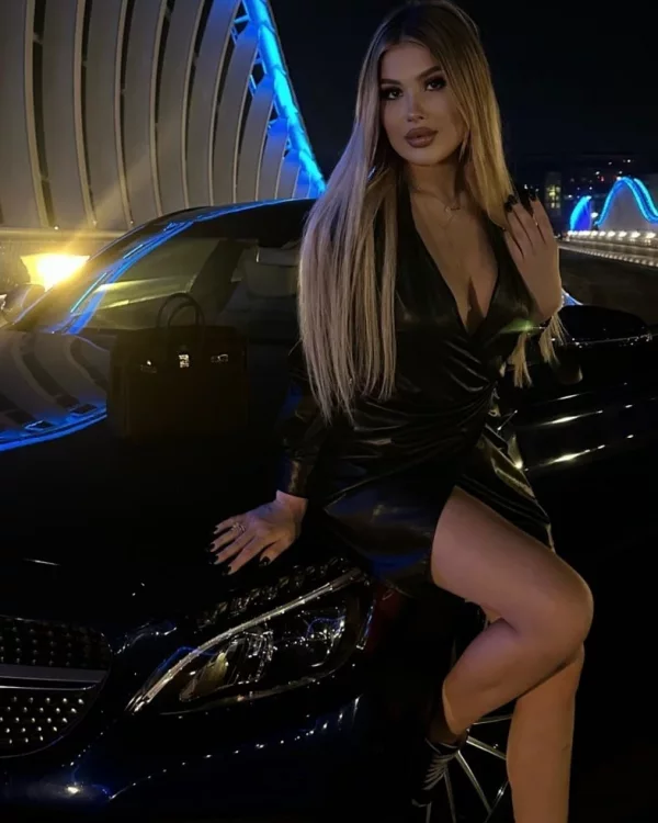 Dayana Lina photo 1, european, average, blonde hair, 169 cm, 59 kg, Medium bust, Hong Kong