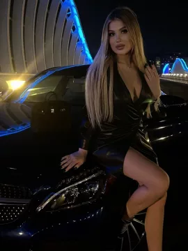 Dayana Lina photo 1, european, average, blonde hair, 169 cm, 59 kg, Medium bust, Hong Kong