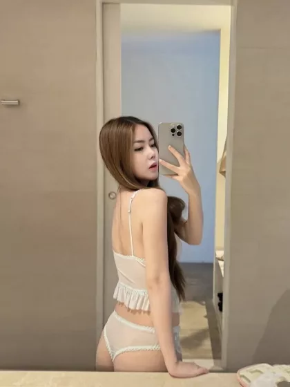 Josiane Lina photo 1, asian, petite, brunette, 155 cm, 48 kg, Medium bust, Hong Kong