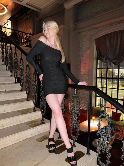 Adrianna Lina photo 1, european, average, blonde hair, 175 cm, 64 kg, Small bust, Hong Kong