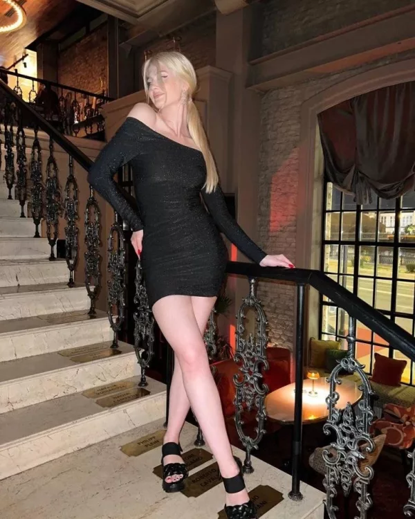 Adrianna Lina photo 1, european, average, blonde hair, 175 cm, 64 kg, Small bust, Hong Kong