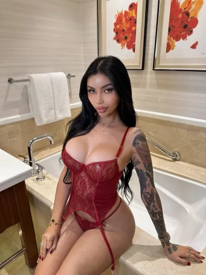 Pat Lina photo 1, asian, busty, black hair, 160 cm, 52 kg, Large bust, Hong Kong