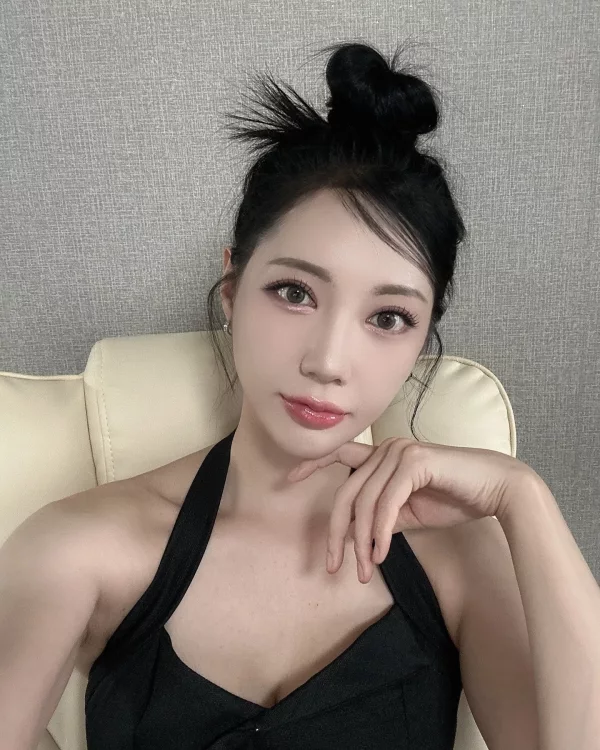 Jayda Lina photo 1, asian, slim, black hair, 152 cm, 40 kg, Medium bust, Hong Kong