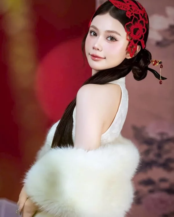 Maudie Lina photo 1, asian, petite, black hair, 157 cm, 48 kg, Small bust, Hong Kong