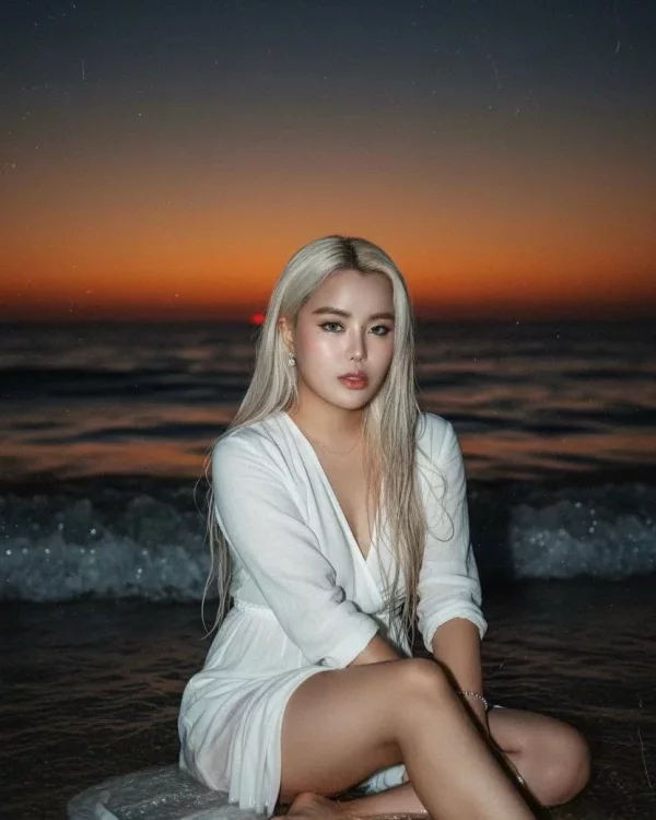 Kaela Lina photo 1, asian, average, blonde hair, 168 cm, 58 kg, Medium bust, Hong Kong