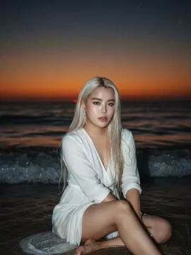 Kaela Lina photo 1, asian, average, blonde hair, 168 cm, 58 kg, Medium bust, Hong Kong