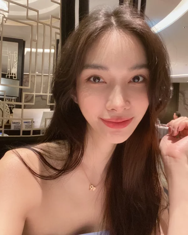 Scarlett Lina photo 1, asian, average, brunette, 168 cm, 60 kg, Small bust, Hong Kong
