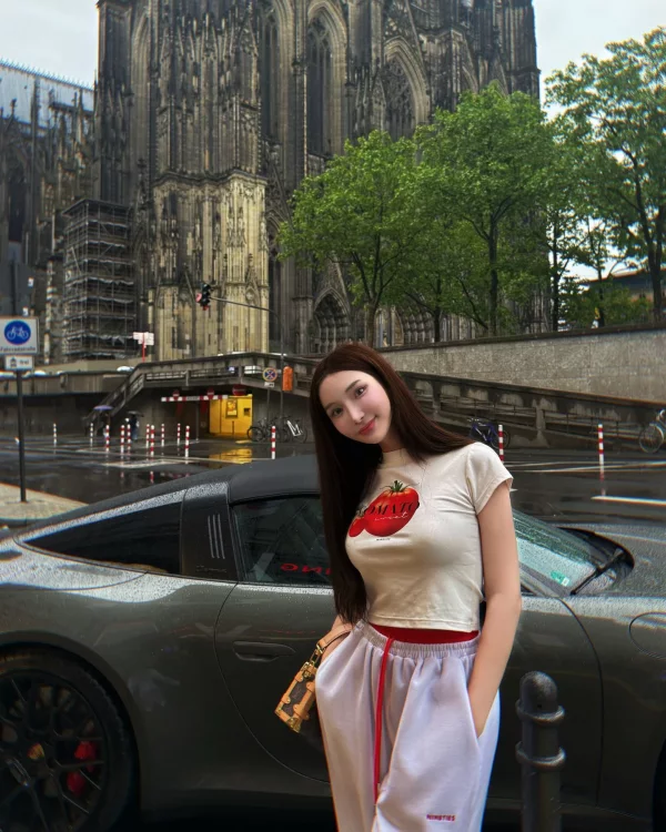 Evelyn Lina photo 1, mixed, average, black hair, 165 cm, 56 kg, Medium bust, Hong Kong