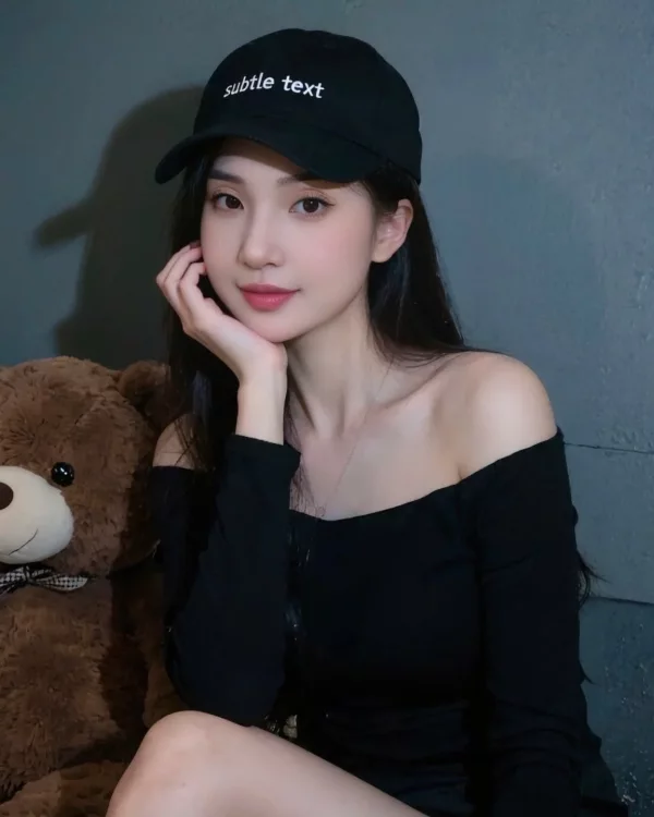Stephany Lina photo 1, asian, athletic, black hair, 165 cm, 53 kg, Medium bust, Hong Kong