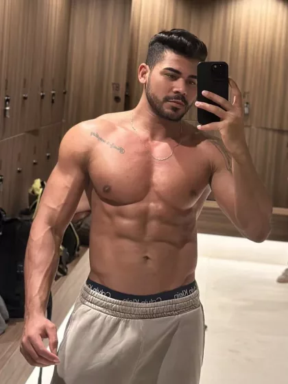 Armando photo 1, latina, curvy, black hair, 180 cm, 86 kg, Hong Kong
