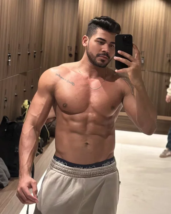 Armando photo 1, latina, curvy, black hair, 180 cm, 86 kg, Hong Kong