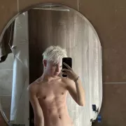Avan photo 2, european, slim, blonde hair, 175 cm, 58 kg, Hong Kong