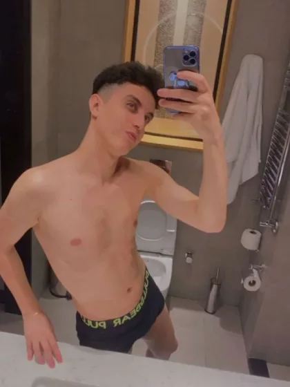 Brandon photo 1, european, slim, brunette, 180 cm, 61 kg, Hong Kong