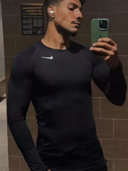 Brennan photo 1, latina, athletic, brunette, 183 cm, 83 kg, Hong Kong