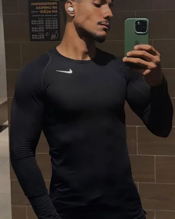 Brennan photo 1, latina, athletic, brunette, 183 cm, 83 kg, Hong Kong