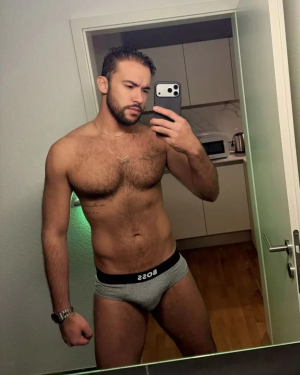 Carlo photo 1, latina, athletic, black hair, 188 cm, 88 kg, Hong Kong