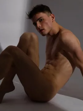 Cassius photo 1, european, slim, brunette, 183 cm, 61 kg, Hong Kong