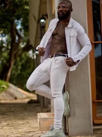 Domis photo 1, black, curvy, black hair, 183 cm, 95 kg, Hong Kong
