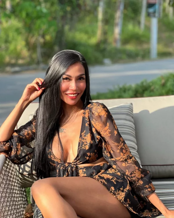 Katlyn Lina photo 1, mixed, petite, black hair, 160 cm, 53 kg, Medium bust, Hong Kong