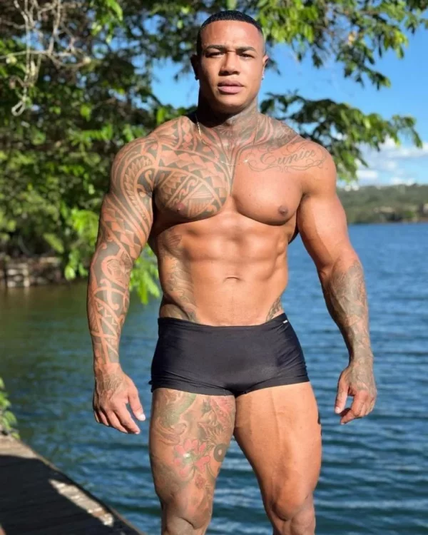 Galvao photo 1, latina, curvy, black hair, 180 cm, 95 kg, Hong Kong