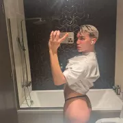 Hadley photo 5, latina, average, blonde hair, 180 cm, 65 kg, Hong Kong