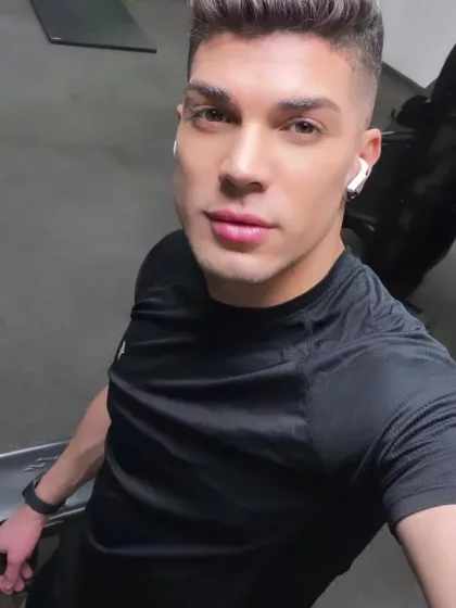 Kauan photo 1, latina, slim, blonde hair, 183 cm, 63 kg, Hong Kong