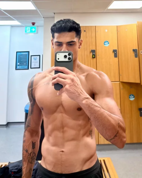 Liam photo 1, latina, average, black hair, 183 cm, 74 kg, Hong Kong