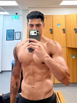 Liam photo 1, latina, average, black hair, 183 cm, 74 kg, Hong Kong