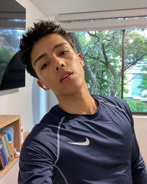 Lorenz photo 1, latina, slim, black hair, 173 cm, 56 kg, Hong Kong