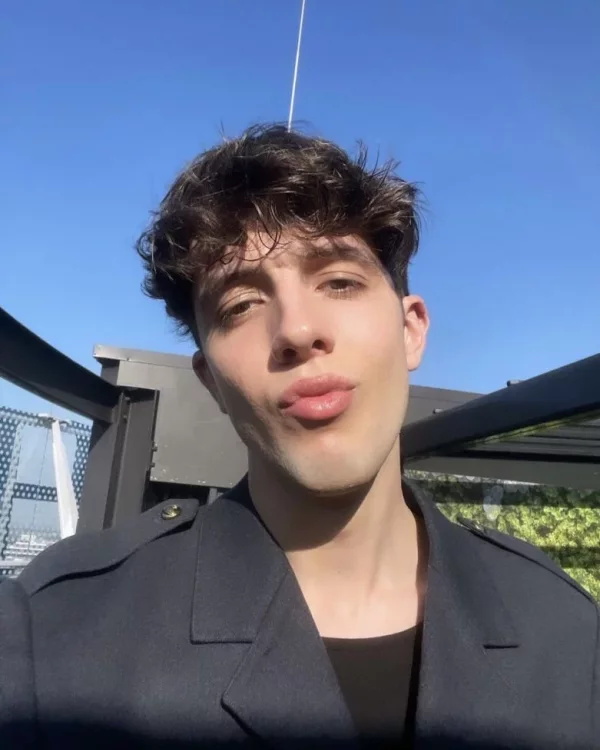 Noel photo 1, european, slim, brunette, 183 cm, 63 kg, Hong Kong