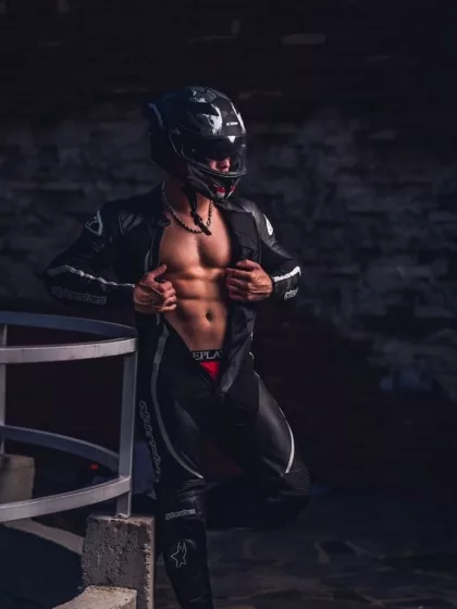 Ryder photo 1, latina, curvy, blonde hair, 185 cm, 90 kg, Hong Kong