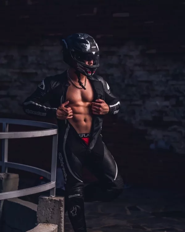 Ryder photo 1, latina, curvy, blonde hair, 185 cm, 90 kg, Hong Kong