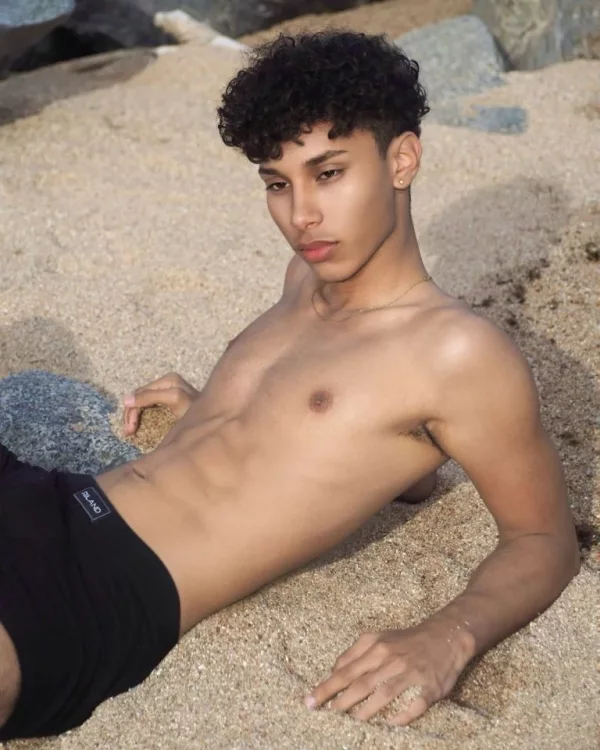 Sean photo 1, latina, average, brunette, 168 cm, 56 kg, Hong Kong