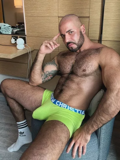 Sultan photo 1, european, curvy, brunette, 188 cm, 93 kg, Hong Kong