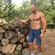 Sultan photo 60, european, curvy, brunette, 188 cm, 93 kg, Hong Kong