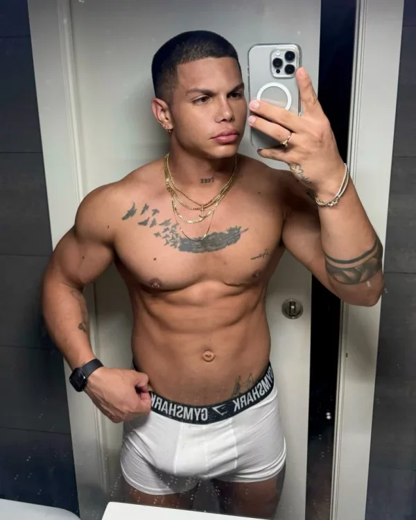 Tommy photo 1, latina, curvy, black hair, 180 cm, 93 kg, Hong Kong
