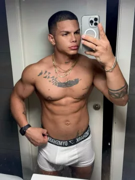 Tommy photo 1, latina, curvy, black hair, 180 cm, 93 kg, Hong Kong