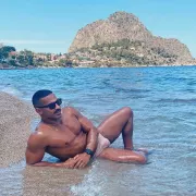 Tony photo 4, latina, curvy, black hair, 178 cm, 83 kg, Hong Kong