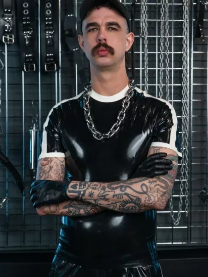Upton photo 1, european, average, brunette, 188 cm, 77 kg, Hong Kong