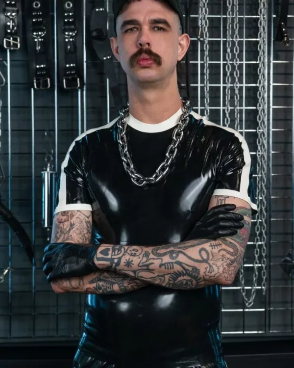 Upton photo 1, european, average, brunette, 188 cm, 77 kg, Hong Kong
