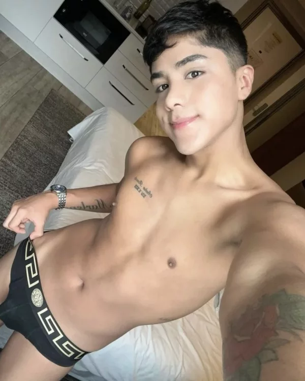 Valentino photo 1, latina, average, black hair, 178 cm, 65 kg, Hong Kong
